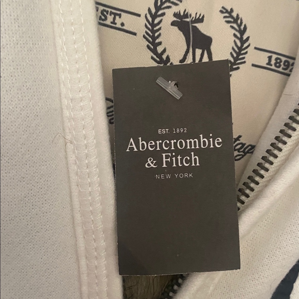 Abercrombie & Fitch Cream Hooded Puffer Jacket with Faux-Fur Trim - Picture 4 of 4